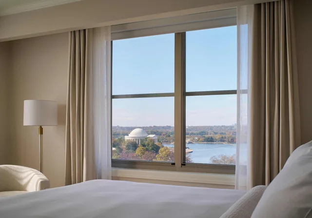 Ambassador, Suite، Salamander Washington DC (ex Mandarin Oriental Washington DC) 2/3