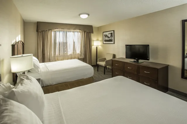 جناح بسريرين كوين بشرفة بغرفة نوم واحدة، HOLIDAY INN LETHBRIDGE 5/10