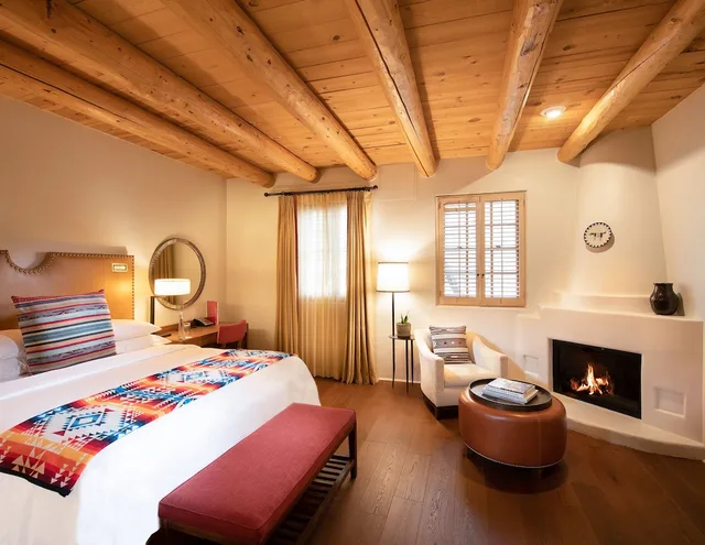 غرفة ديلوكس بسرير كينج، Rosewood Inn of the Anasazi 2/4