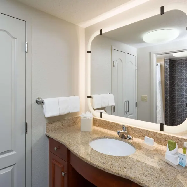 جناح بسرير كينج وسريرين كوين بغرفة نوم واحدة، Homewood Suites by Hilton Newburgh Stewart Airport 6/8