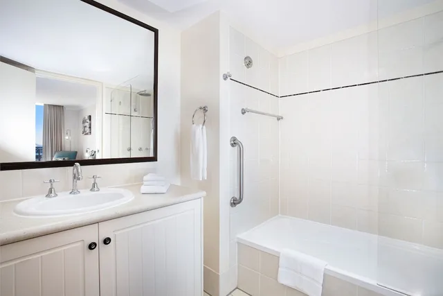 2 Bedrooms, Apartment, 2 King Beds, Esplanade View, Dual Key, Mantra Esplanade Cairns 5/6