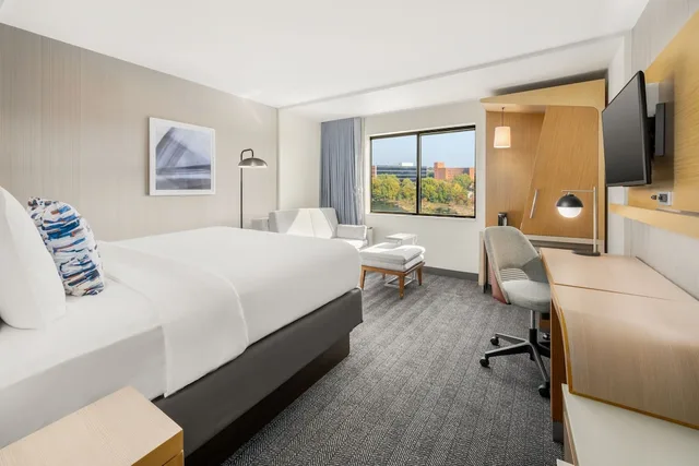 Room, 2 Queen Beds, River View, Sofa, Courtyard By Marriott Columbus Phenix City 2/4