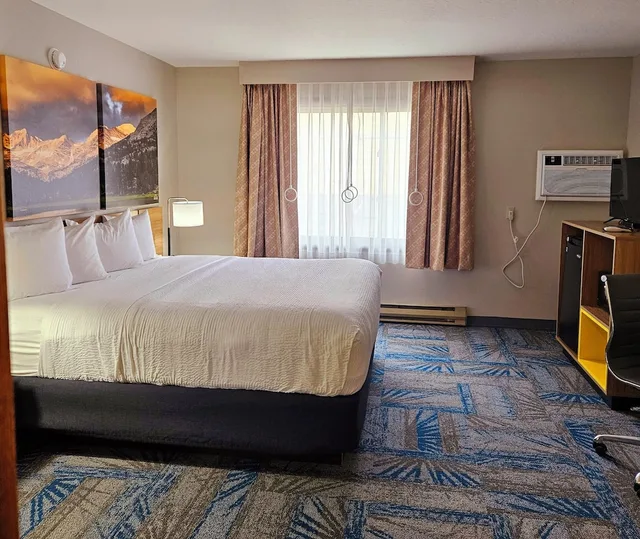 غرفة بسرير كينج لذوي الإعاقة، Days Inn and Suites by Wyndham Downtown Missoula-University 2/10