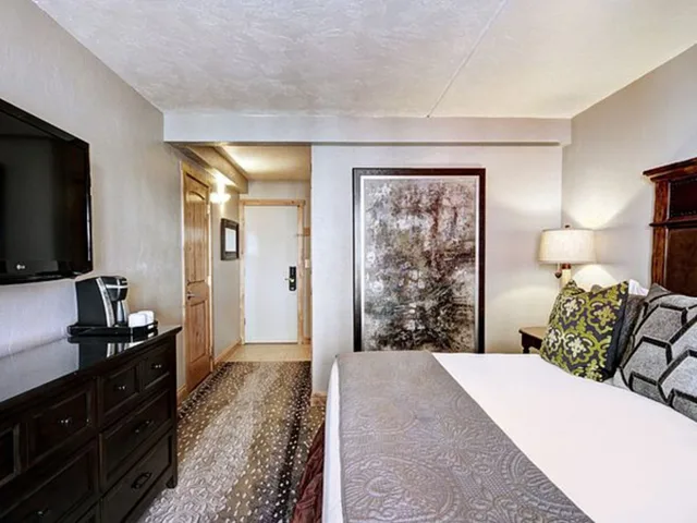 غرفة بسرير مزدوج، Lodge at Vail Rock Resorts 2/4