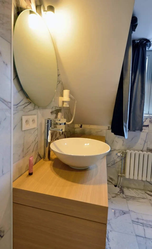 غرفة تنفيذية، Hotel Retro 5/6