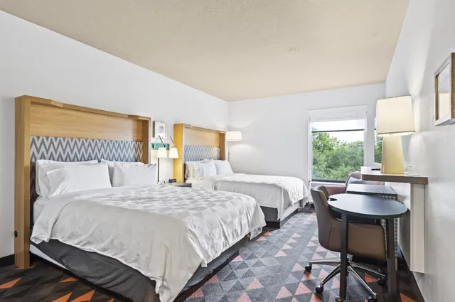 غرفة قياسية بسرير كوين، Holiday Inn St. Petersburg West 4/10