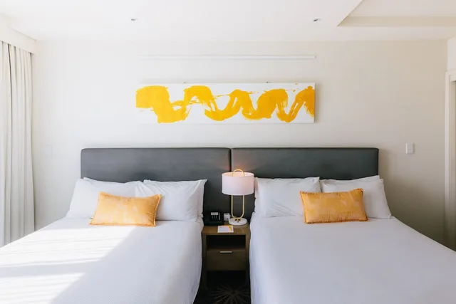 غرفة قياسية بسريرين مزدوجين بإطلالة على البحر، voco Gold Coast 2/8