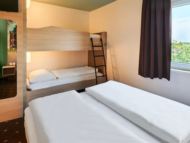 غرفة رباعية بسرير بطابقين وسرير كوين، B&B Hotel Darmstadt 5/7