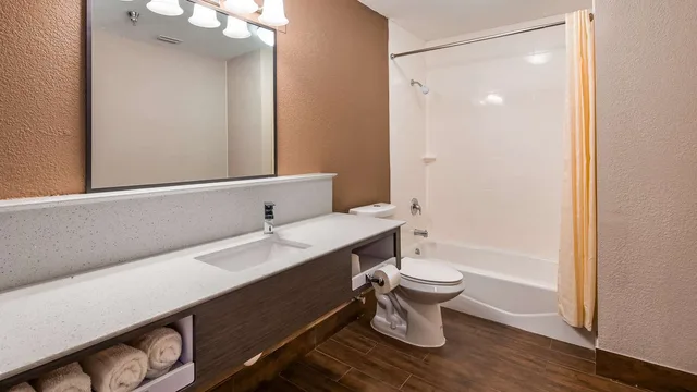غرفة بسريرين كوين، Surestay Hotel By Best Western Brownsville 4/5