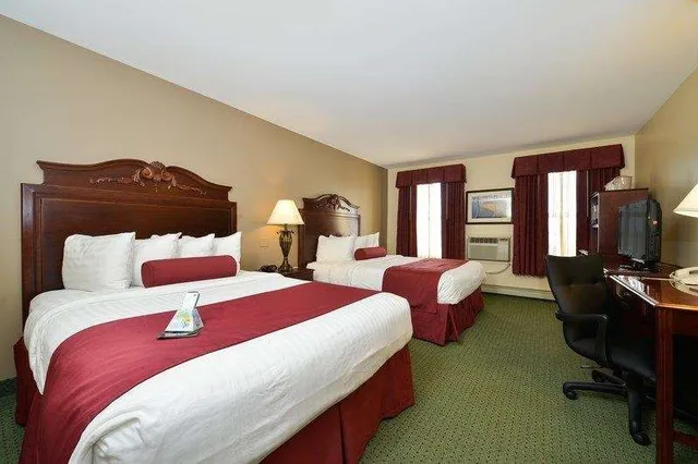 غرفة بسريرين كوين بإطلالة على البحيرة، Best Western The Hotel Chequamegon 4/6