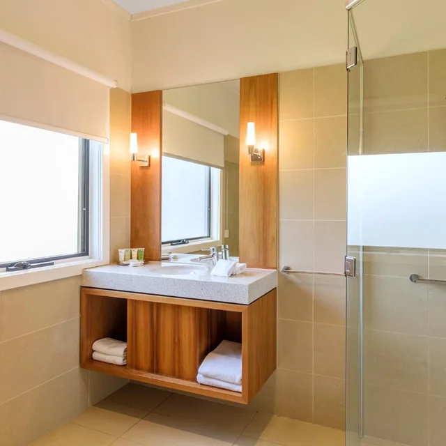 غرفة بسرير مزدوج بحمام خاص، RACV Inverloch Resort 4/5