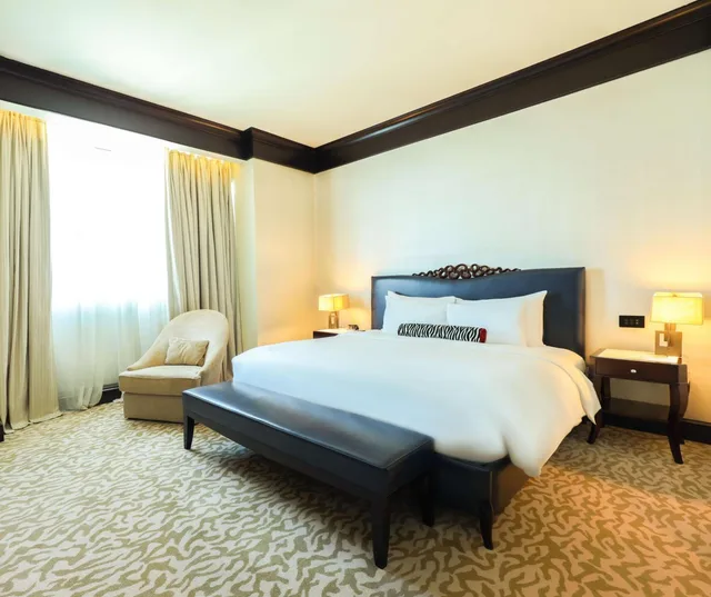 غرفة تنفيذية تنفيذية بسرير كينج مع دخول الصالة، فندق كمبينسكي العثمان الخبر(Kempinski Al Othman Hotel) 3/6
