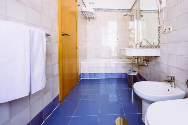 غرفة قياسية بسرير مزدوج، Basic Hotel Dona Manuela 3/4