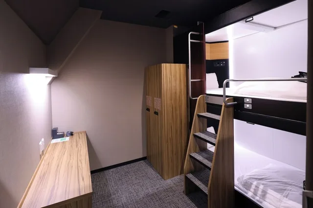 Cabin, Twin Beds, Global Cabin Yokohamachukagai 3/4