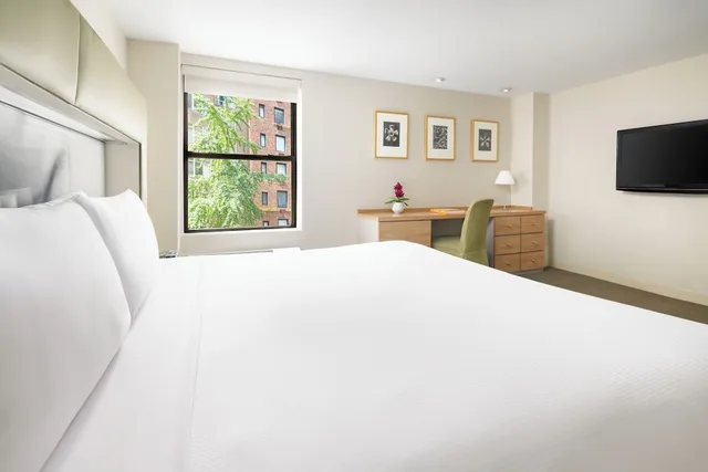 Deluxe, King Bed, The Shoreham Hotel 1/7