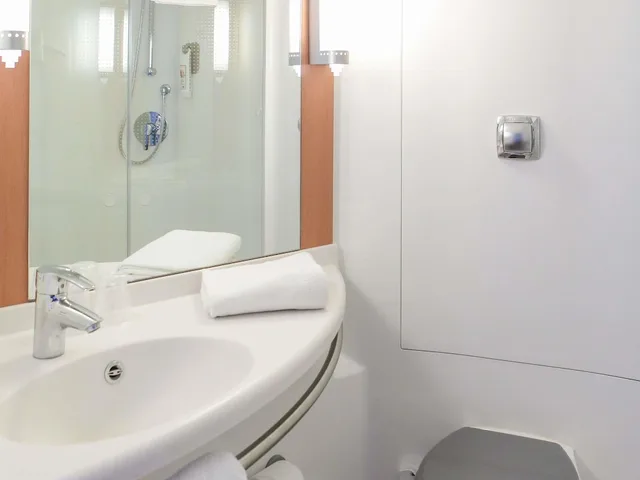 غرفة ثلاثية بسرير مزدوج وسرير فردي، Ibis Albert 7/8