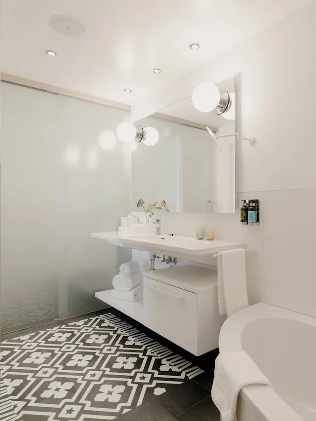 جناح بسرير كينج وسرير فردي بإطلالة على الجبل مع أريكة، Parkhotel Beau-Site 2/2