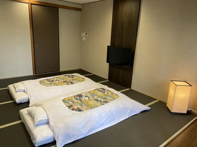 غرفة رباعية، Gion Shinmonso 3/4