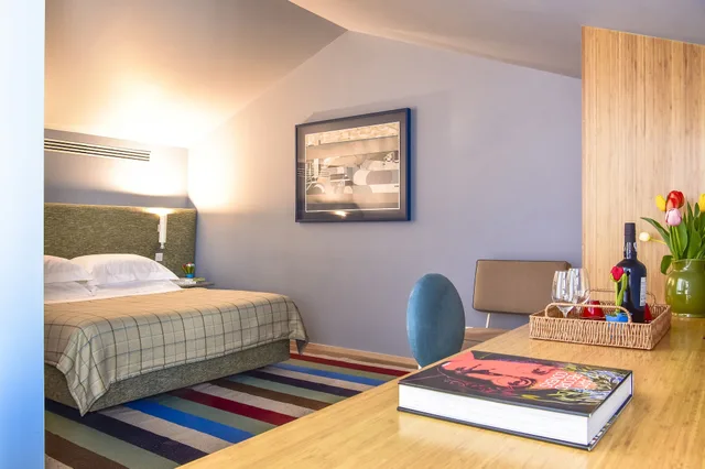 غرفة سوبيريور بفراش فوتون وسرير مزدوج وسرير فردي، The Editory House Ribeira Porto Hotel 5/5