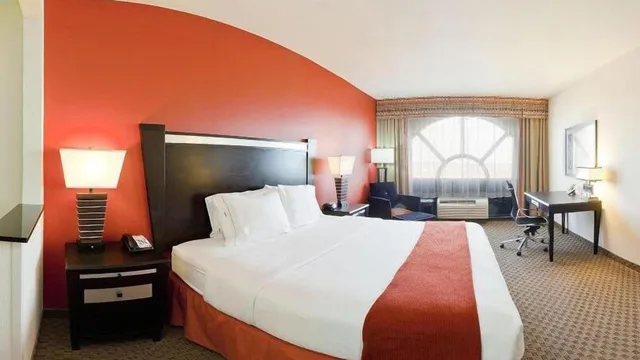 غرفة قياسية بسرير كينج لذوي الإعاقة، Holiday Inn Express Hotel And Suites Odessa 3/8