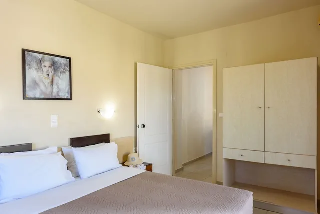 شقة بسرير مزدوج بإطلالة على البحر بغرفة نوم واحدة مع أريكة، Theo Hotel 4/10