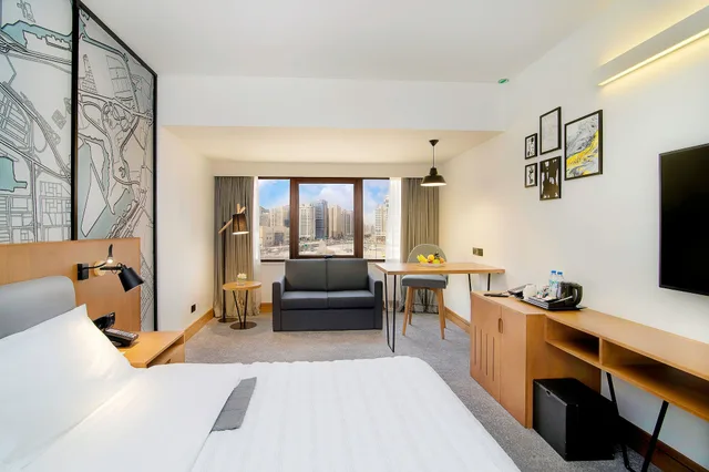 Club, Double Bed, City View, Smoking, Le Meridien Abu Dhabi 5/6