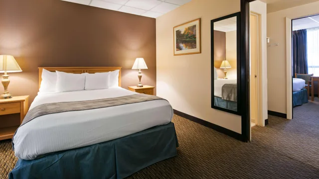 2 Bedrooms, Suite, 2 Queen Beds, Exterior Entrance، Best Western Lee's Motor Inn 1/6