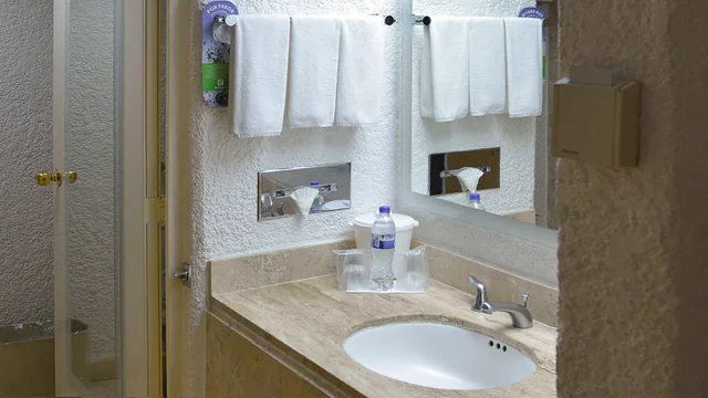 غرفة بسرير كينج، Holiday Inn Morelia 3/3