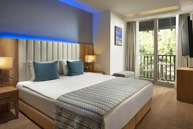 Family, Double and Twin Beds, Land Side, Liberty Lykia 2/3