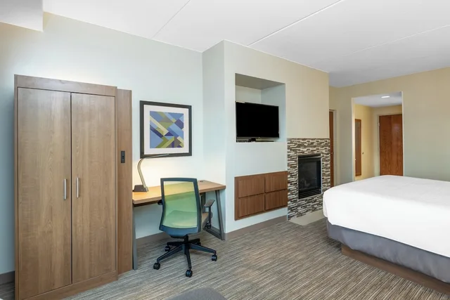 جناح بسرير كينج بشرفة، Holiday Inn Express Hotel Suites St George North 1/2