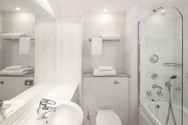 غرفة بريميوم بسرير كينج مع دخول صالة النادي، Crowne Plaza Chester 4/5