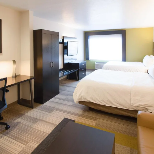 Suite, 2 Beds, Holiday Inn Express Hotel And Suites Worthington 2/6