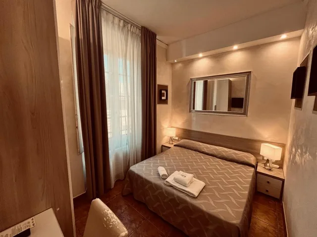 Room, Double or Twin Bed, Hotel Alinari 2/10