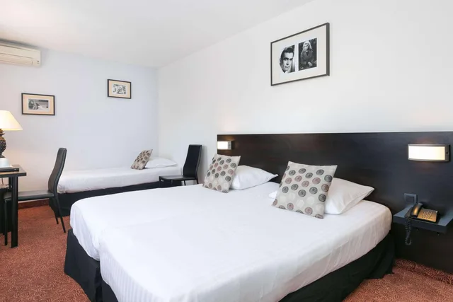 غرفة بريفيليج بسرير كينج وسرير فردي بشرفة، Best Western Hotel Mediterranee Menton 3/6