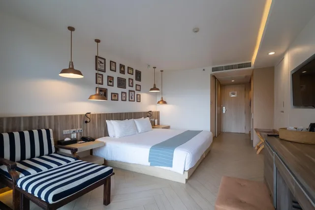 غرفة سوبيريور بسرير كينج، Mayaana Beach Resort - Formerly Golden Tulip Pattaya Beach Resort 4/9