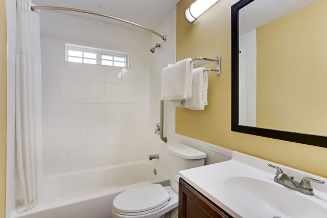 فيلا بسريرين مزدوجين بغرفتي نوم بمطبخ صغير، Captain Apos S Quarters Inn 3/3