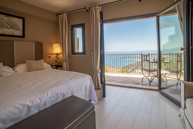 غرفة جونيور بسرير كينج بإطلالة على البحر، Hotel Villa Ducale 1/4