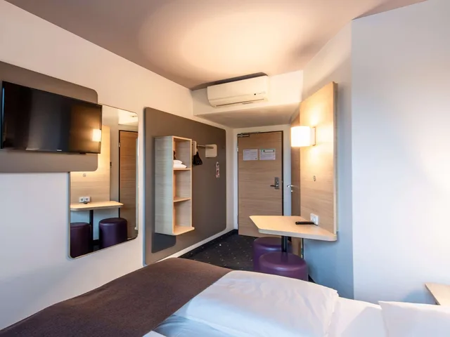 غرفة بسرير كوين، B&B Hotel Regensburg 1/8