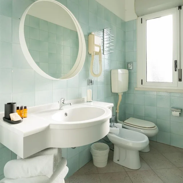 غرفة ديلوكس بسرير مزدوج، Hotel Adriatica 5/8
