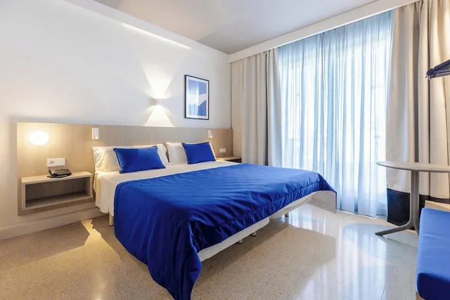 غرفة بريميوم بسريرين منفصلين بإطلالة على البحر بجاكوزي، Hotel Playa Grande - Adults Only 1/2