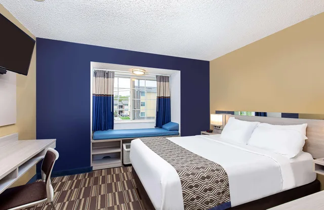 جناح استوديو بسرير كوين مع أريكة، Microtel Inn Suites By Wyndham Dry Ridge 2/2