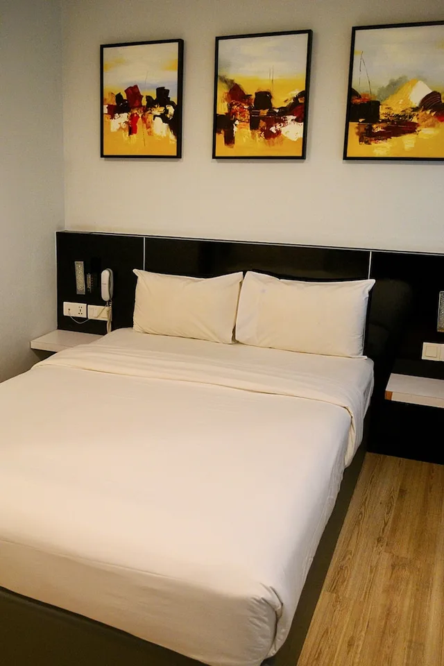 غرفة قياسية بسرير كوين، Swing & Pillows at Golden Roof Hotel Ampang, Ipoh 2/10