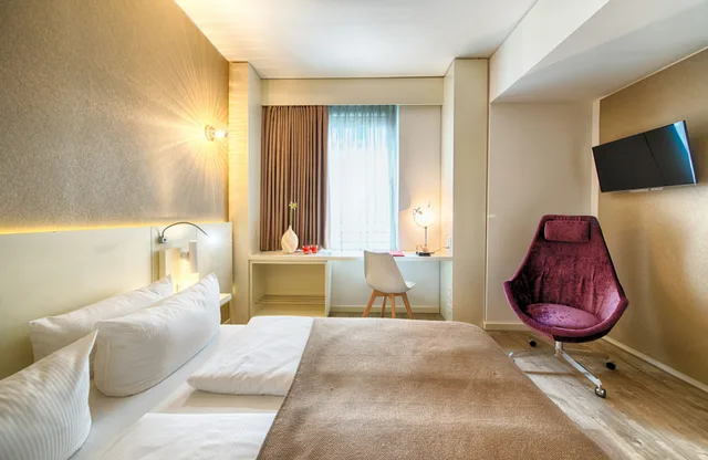 غرفة سوبيريور بسرير مزدوج، LEONARDO HOTEL BERLIN MITTE 6/8