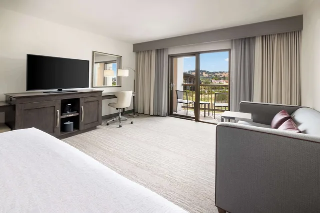 Room, King Bed, River View, Balcony, Hampton Inn & Suites Napa 7/10