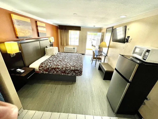 جناح بسرير كينج بحوض جاكوزي، Luxury Inn & Suites Liberty 3/9