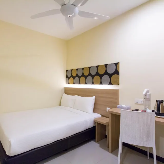 غرفة قياسية بسرير مزدوج، 118 HOTEL MACALISTER 1/6