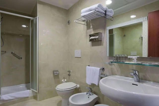 غرفة كلاسيكية مفردة بسرير كينج، GRAND HOTEL TIBERIO 7/10