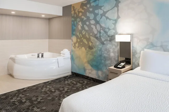 Specialty, King Bed, Bathtub، Courtyard By Marriott Toronto Vaughan 5/5