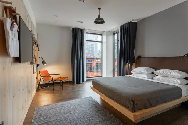 غرفة بسرير كوين، Moxy Nashville Downtown 1/5