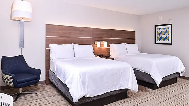 غرفة قياسية بسريرين كوين، Holiday Inn Express Hotel Suites Mount Pleasant 1/5